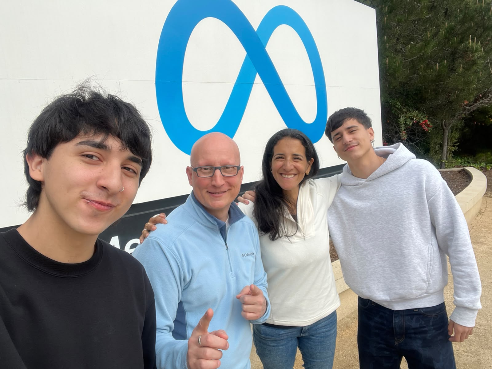 Equipo GG4 Digital en las oficinas de Meta